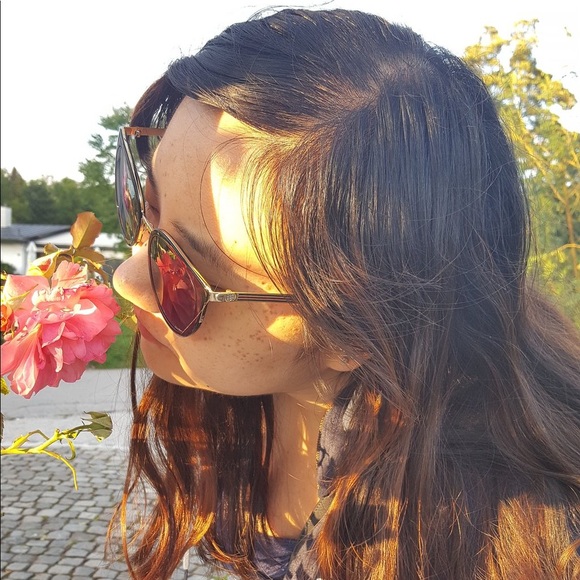 Meet your Posher, Tina - Picture 1 of 1